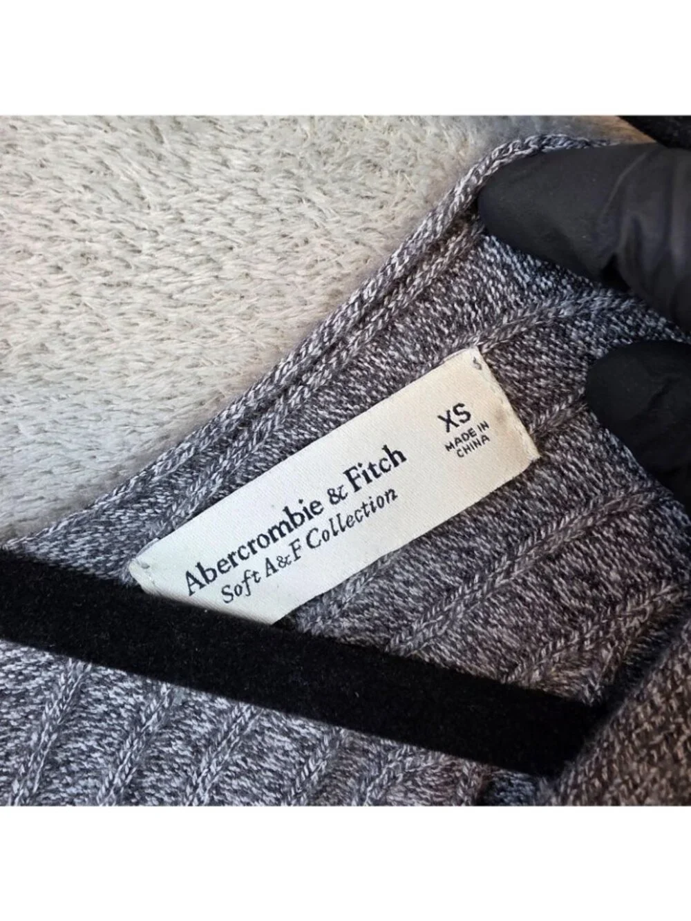 Abercrombie & Fitch Sweater Womens XS Gray V Neck Long Sleeve Knit Pullover Top